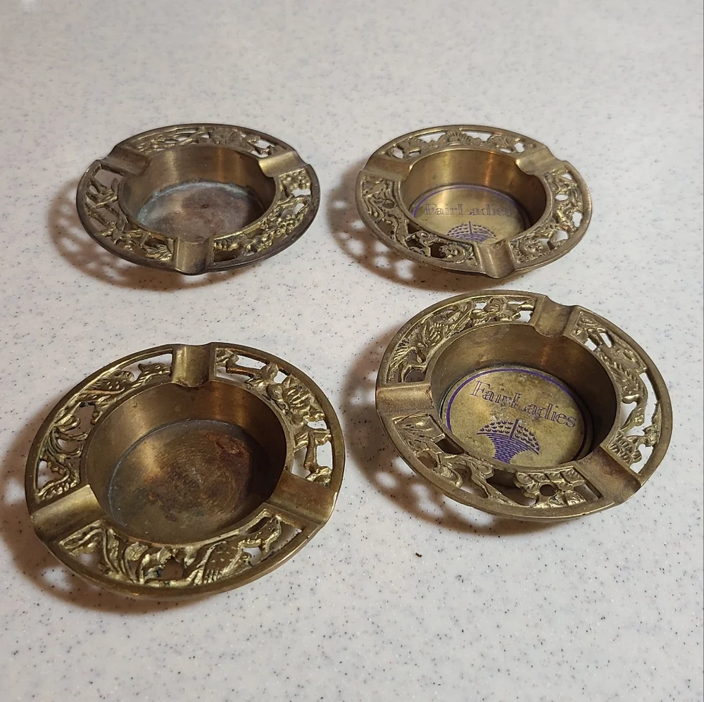 Vintage set ashtrays